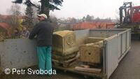 Kamenný kříž pod farou v Bělotíně do roku 2014