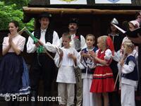 Mezinárodní folklorní festival Písní a tancem