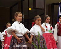 Mezinárodní folklorní festival Písní a tancem