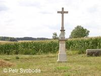 Kamenný kříž u kaple v Kunčicích