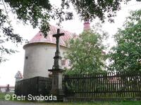 Kamenný kříž u kostela sv. Urbana