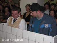 Obecní ples - život je hořký, bohudík