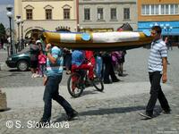 * Z DĚNÍ VE MĚSTĚ