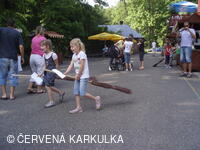 Medobraní s dětským dnem u Perníkové chaloupky 2011