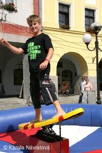 * Z DĚNÍ VE MĚSTĚ